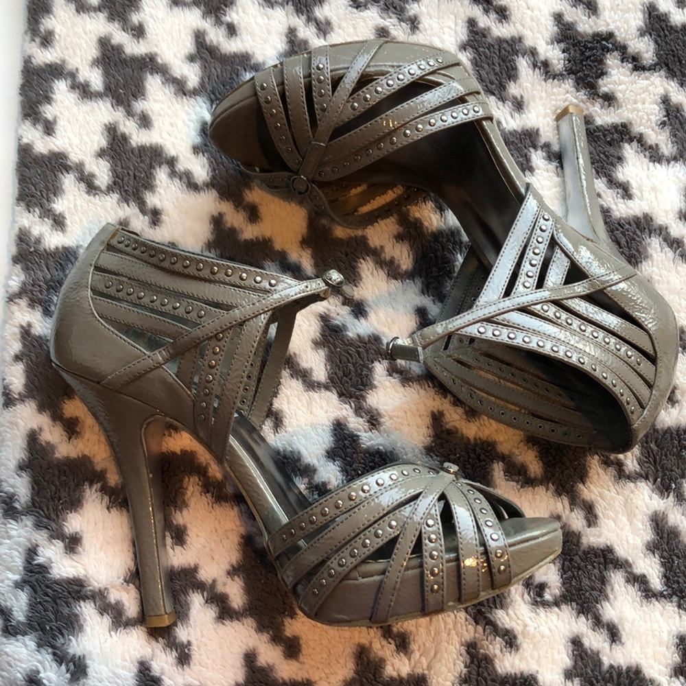 Taupe patent leather Bambi Steve Madden heel